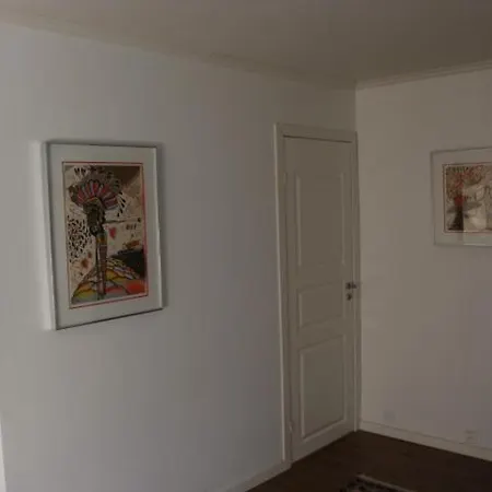 Appartement 2 Bedrooms With Kitchen And Bathroom Located At Ljan For 3 Guests *